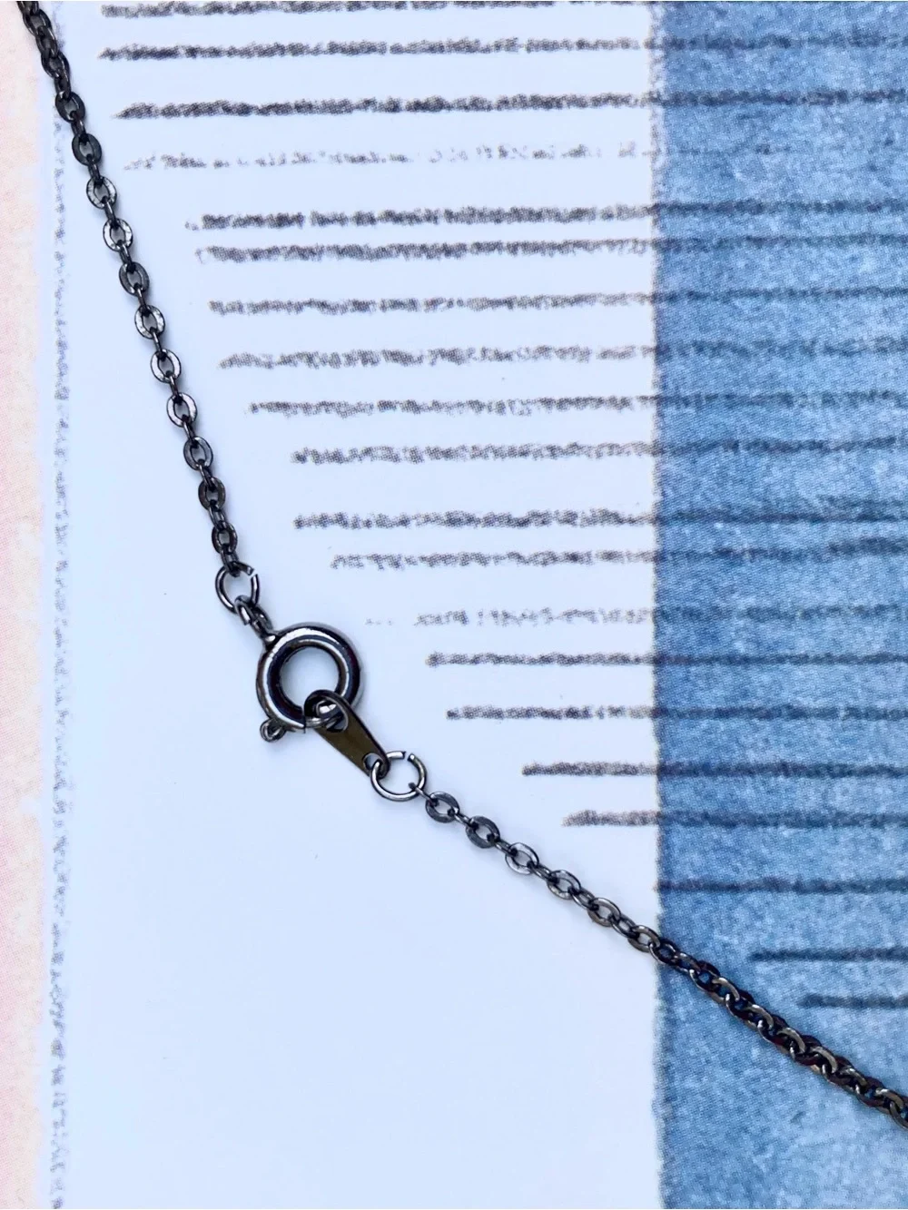Looney Tunes .• Bugs Bunny Pendant Necklace